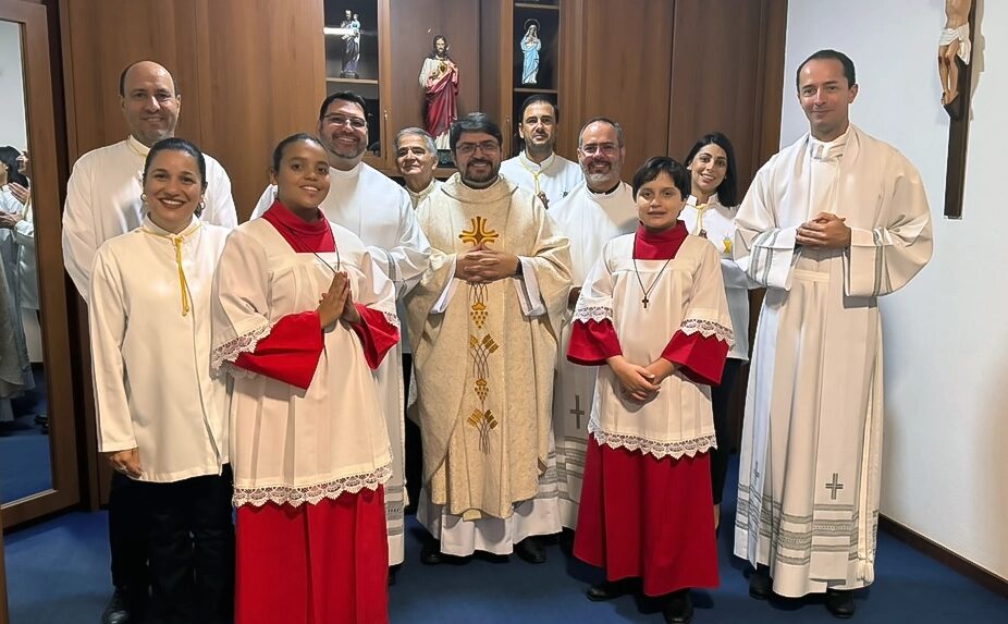 Maria e santa dulce dos pobres: rostos da compaixão de deus 1 Pe. Fernando alves de souza celebra o sétimo dia da novena de nossa senhora da esperança